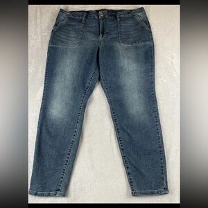 Maurices womens medium wash blue denim skinny jeans size 24W